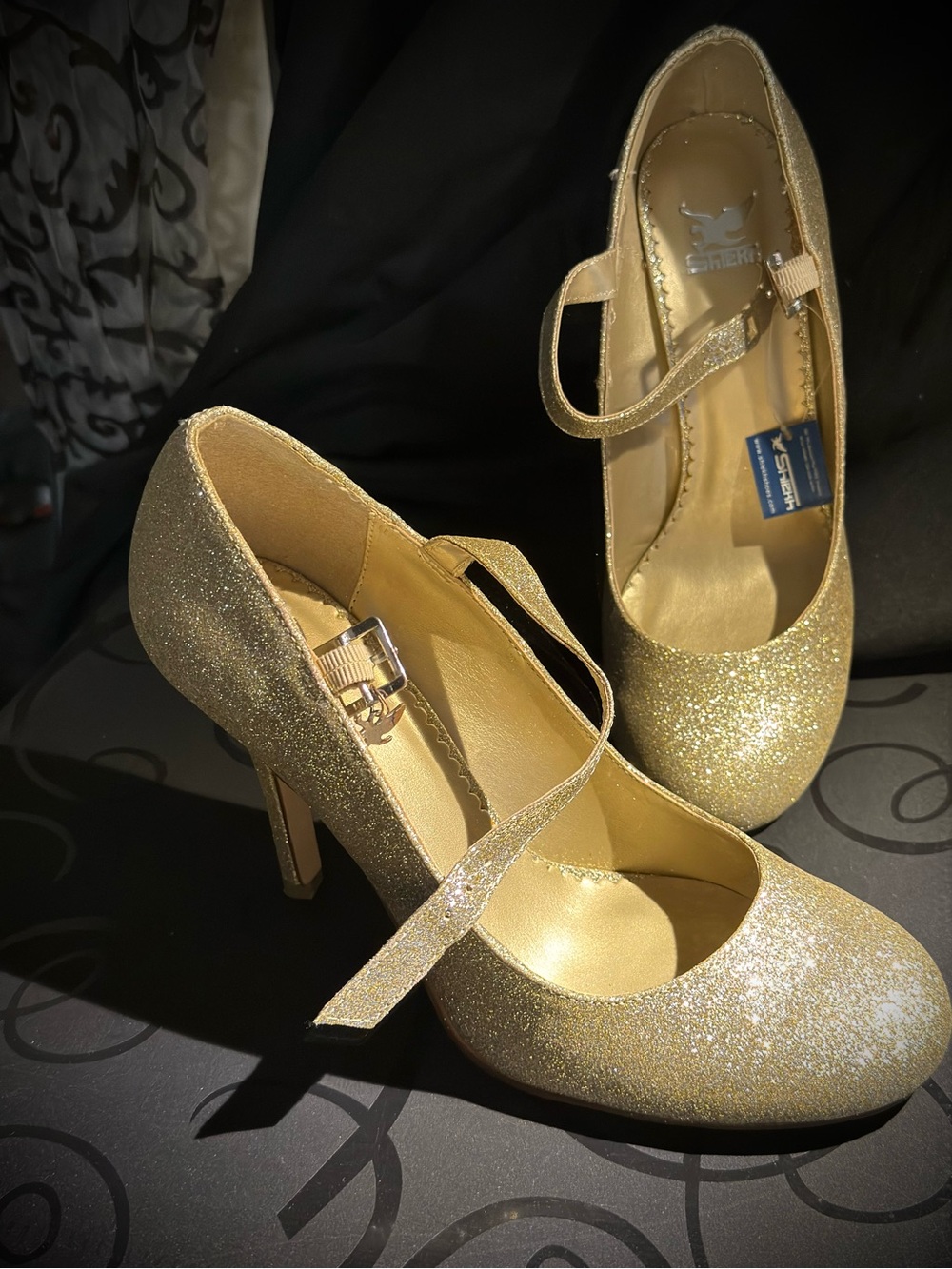 Gold glitter Mary Jane’s - Picture 5 of 11